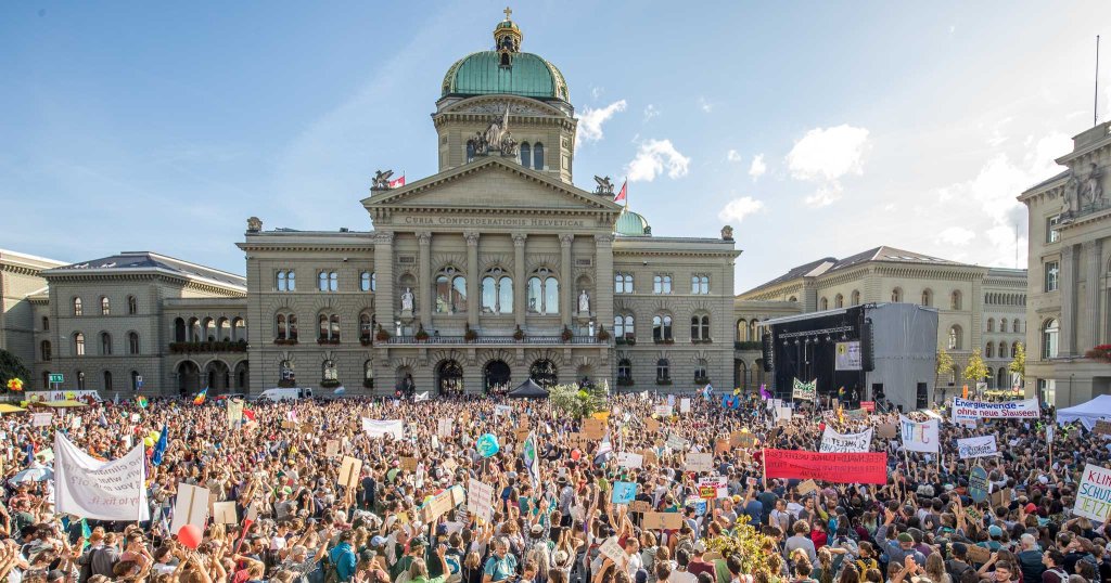 Zehntausende Demonstrierende standen 2019 vor dem Bundeshaus für Klimagerechtigkeit ein.