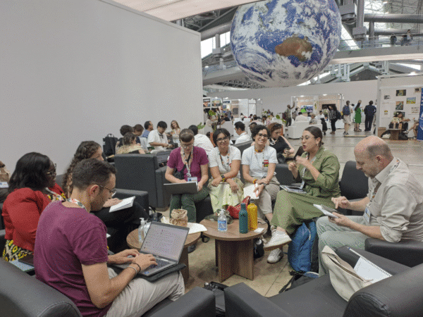 La Svizzera deve contribuire equamente al finanziamento climatico